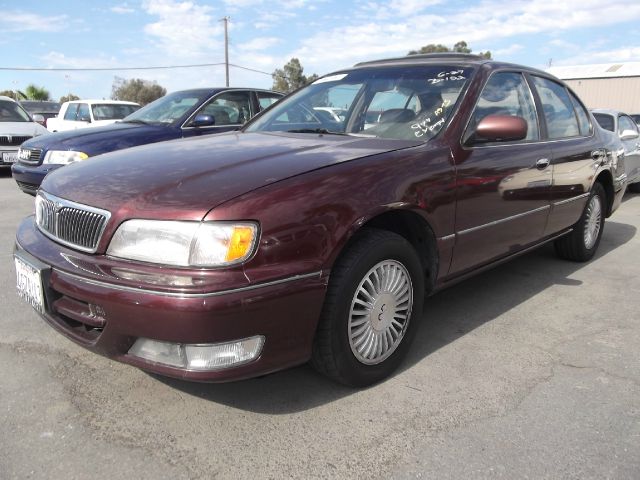 Infiniti I30 1997 photo 1