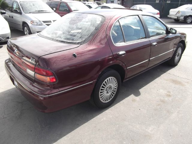 Infiniti I30 1997 photo 3