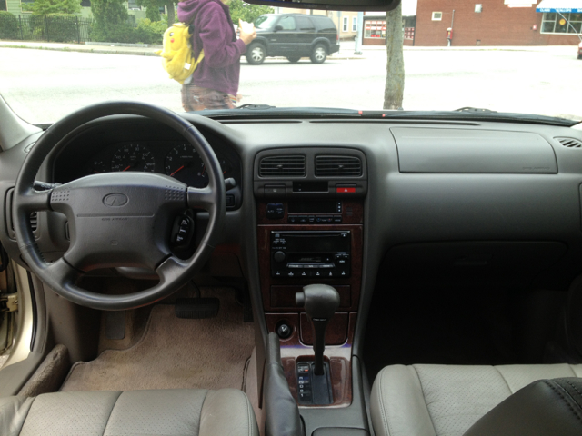 Infiniti I30 1999 photo 2