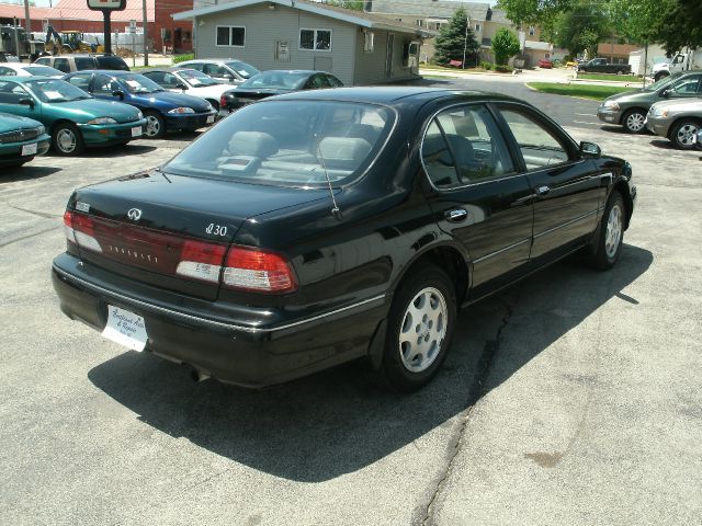 Infiniti I30 1999 photo 4