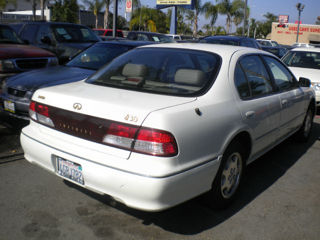 Infiniti I30 1999 photo 1