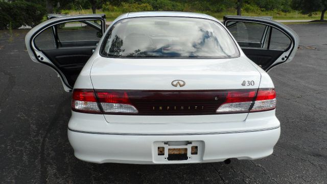 Infiniti I30 1999 photo 3