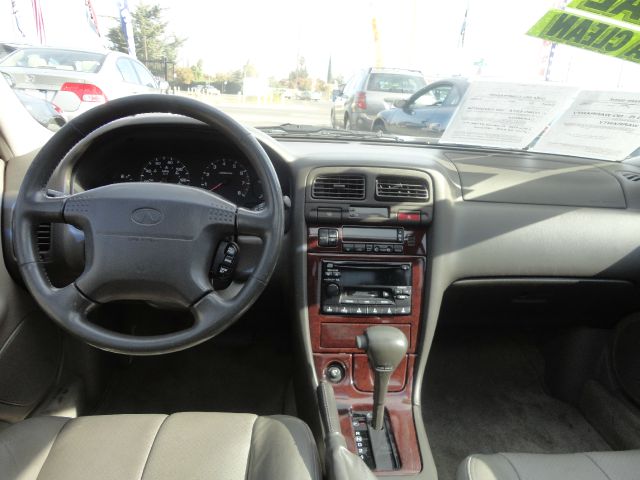 Infiniti I30 1999 photo 3