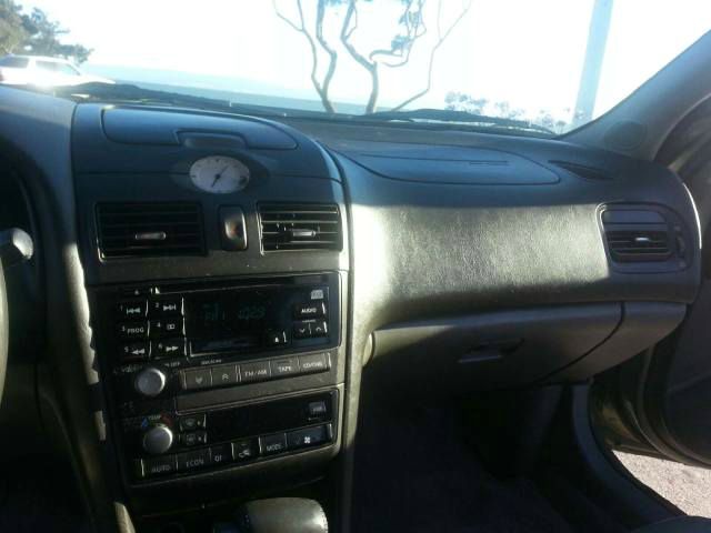 Infiniti I30 2000 photo 2