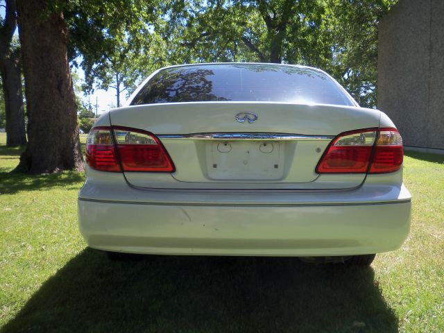 Infiniti I30 2000 photo 2