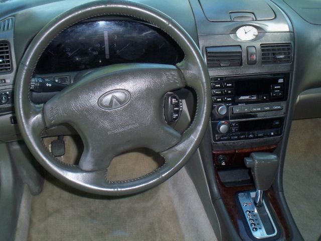 Infiniti I30 2000 photo 3
