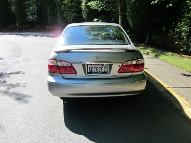 Infiniti I30 2001 photo 2