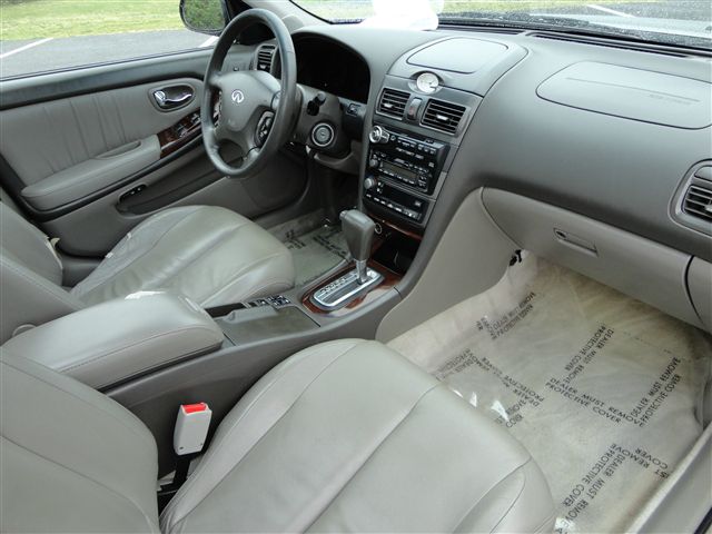 Infiniti I30 2001 photo 2