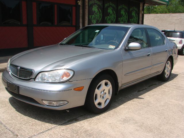 Infiniti I30 2001 photo 2