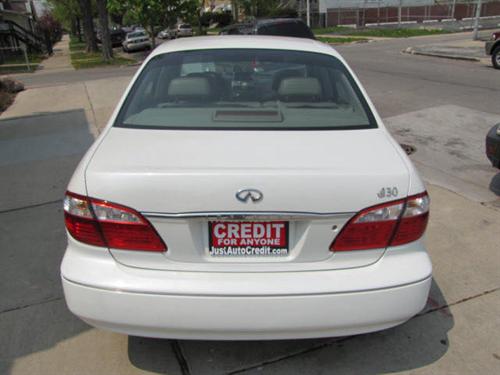 Infiniti I30 2001 photo 2