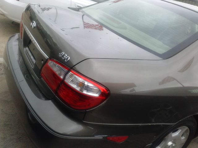 Infiniti I30 2001 photo 2