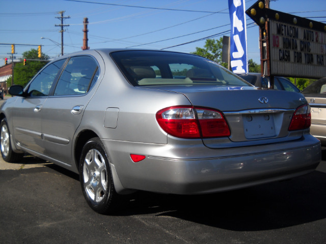 Infiniti I30 2001 photo 2