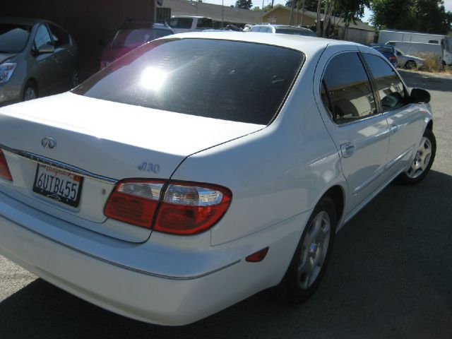 Infiniti I30 2001 photo 2