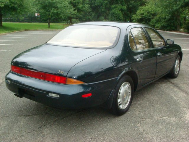 Infiniti J30 Base Sedan