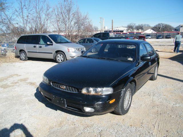 Infiniti J30 Base Sedan