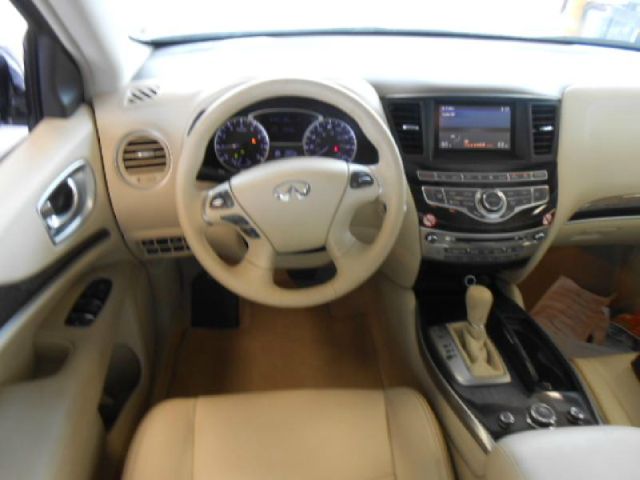 Infiniti JX35 2013 photo 2