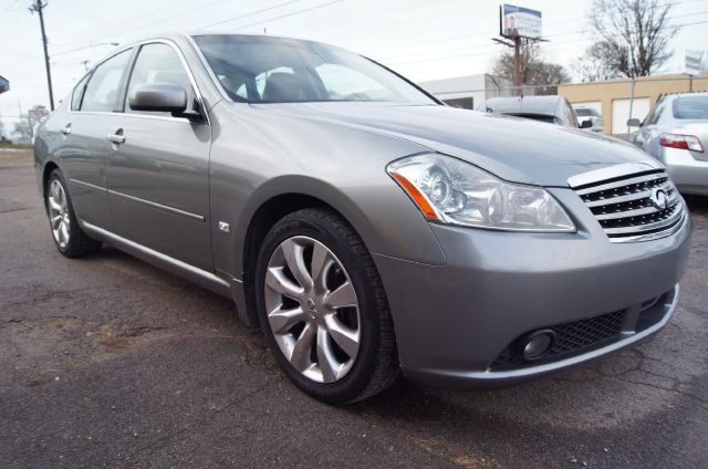 Infiniti M35 Limited - Immaculate Sedan