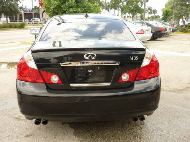 Infiniti M35 2006 photo 1