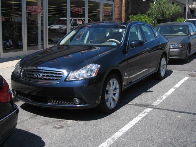 Infiniti M35 XLS Utility Pickup 4D Sedan