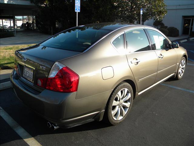 Infiniti M35 2007 photo 2