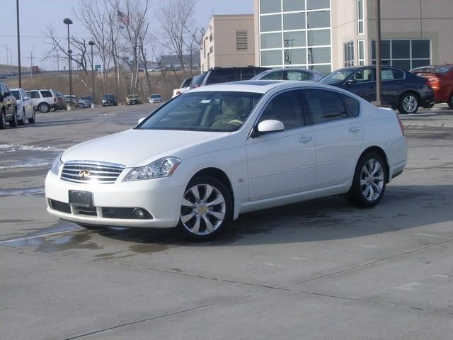 Infiniti M35 SW2 Sedan