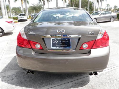 Infiniti M35 2007 photo 2