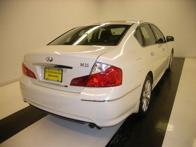 Infiniti M35 2010 photo 1