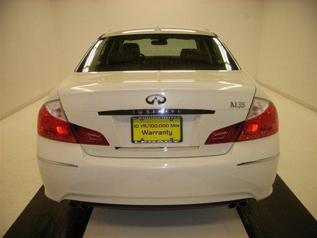 Infiniti M35 2010 photo 2