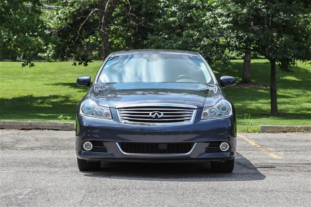 Infiniti M35 2010 photo 2