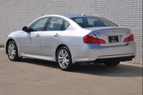 Infiniti M35 2010 photo 2