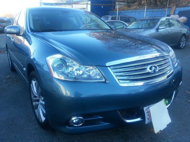 Infiniti M35x 2010 photo 2