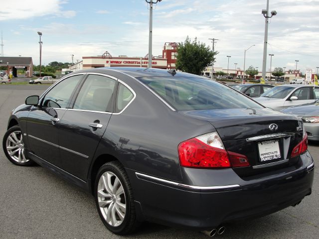 Infiniti M35x 2010 photo 1