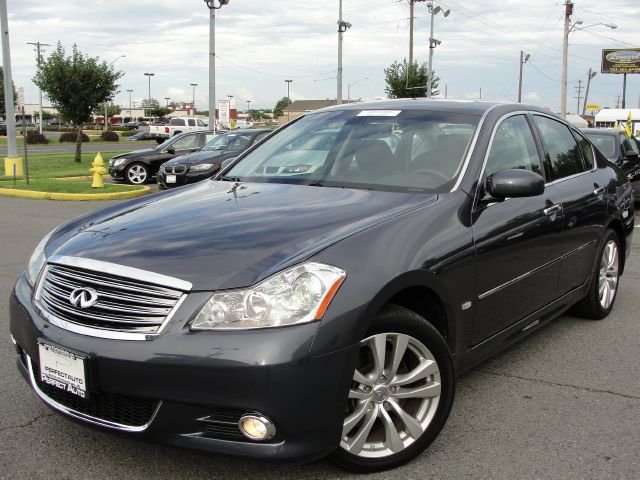 Infiniti M35x 2010 photo 2