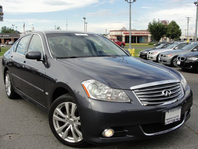 Infiniti M35x 2010 photo 4