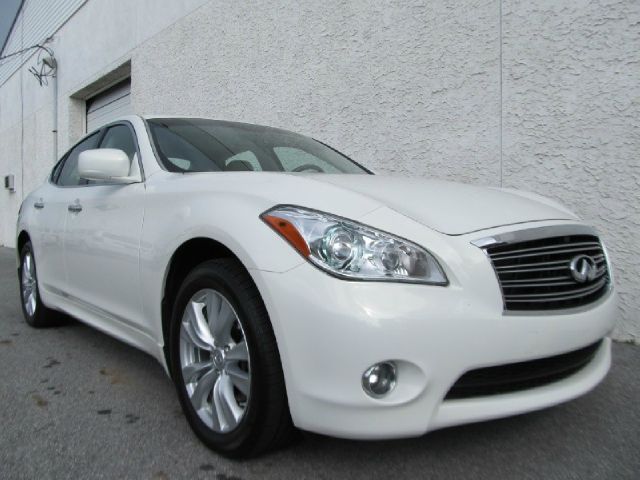 Infiniti M37 2011 photo 1