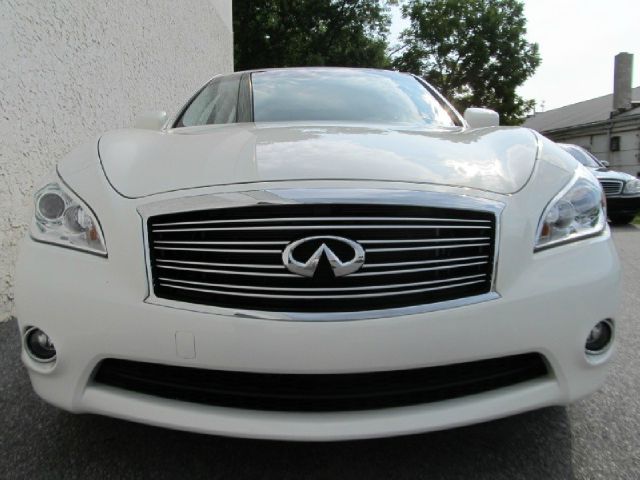 Infiniti M37 2011 photo 3