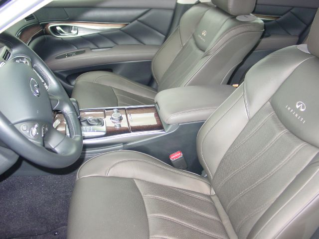 Infiniti M37 2011 photo 1