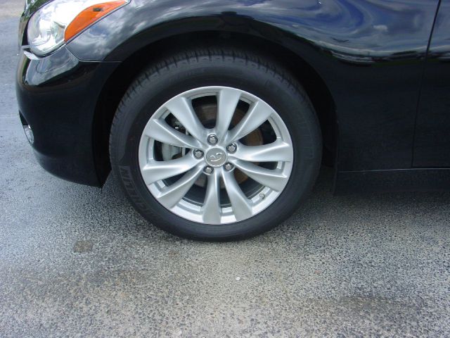 Infiniti M37 2011 photo 12