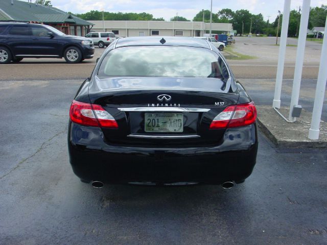 Infiniti M37 2011 photo 2