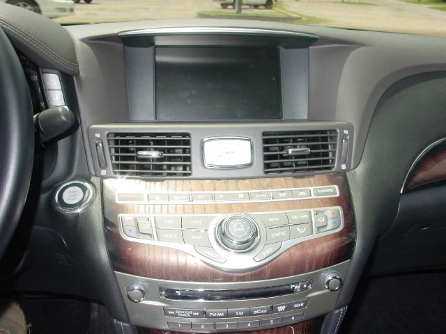 Infiniti M37 2011 photo 9