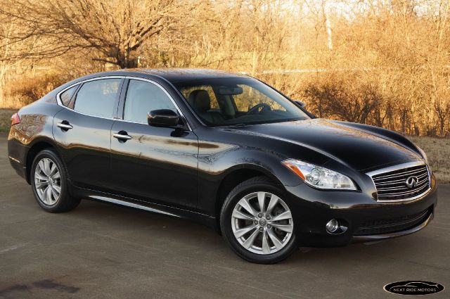 Infiniti M37 2011 photo 2