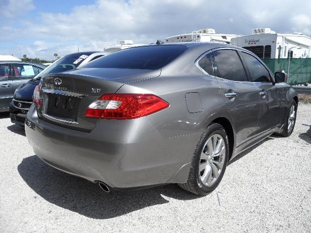 Infiniti M37 2012 photo 16