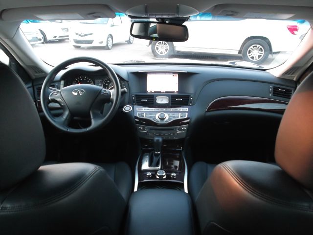 Infiniti M37 2012 photo 2