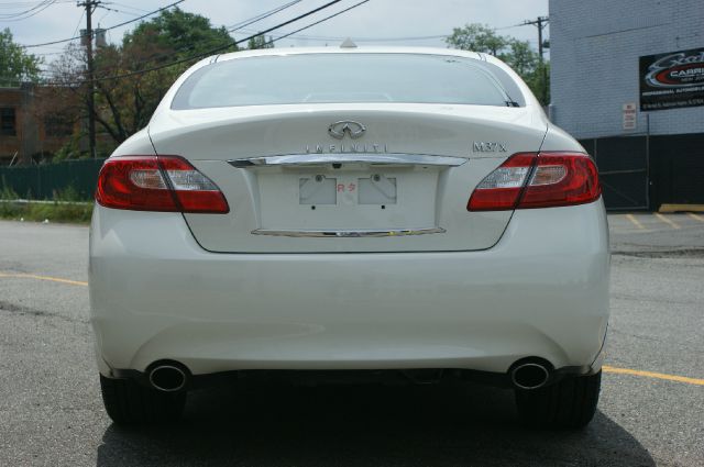 Infiniti M37x 2011 photo 1