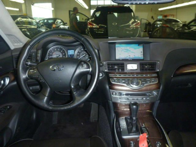 Infiniti M37x Suede Interior, Chrome Wheels Sedan