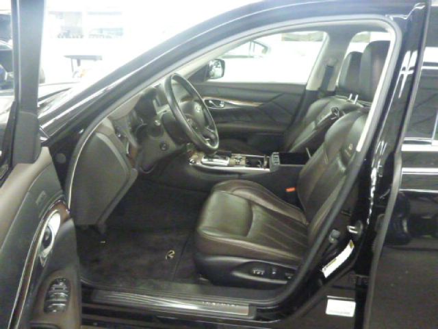 Infiniti M37x 2011 photo 2