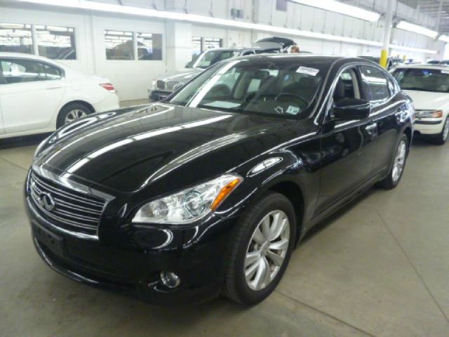 Infiniti M37x 2011 photo 3