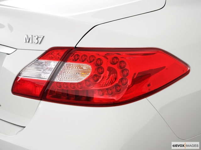 Infiniti M37x 2011 photo 3