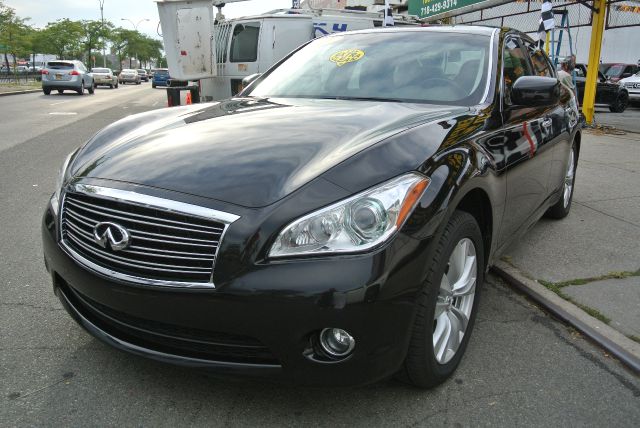 Infiniti M37x 2011 photo 1