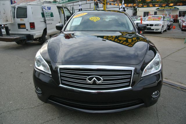 Infiniti M37x 2011 photo 2